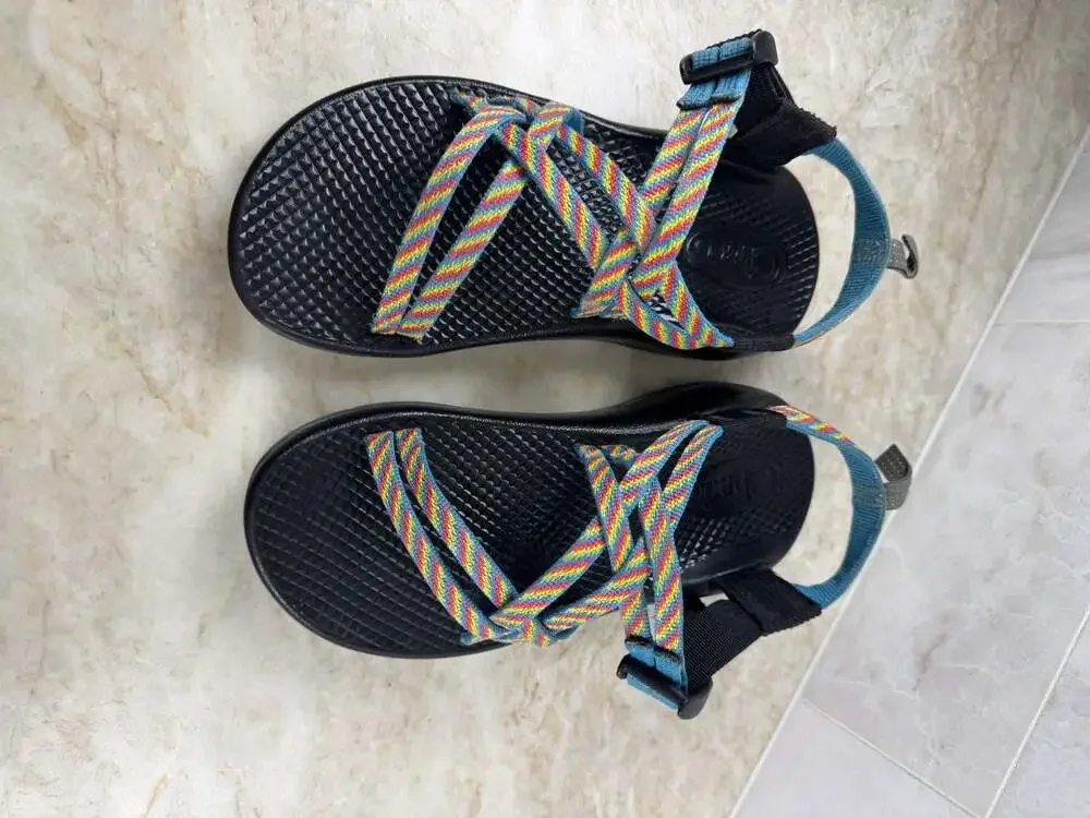 Chaco ZX/2 Classic Youth Sport Sandals Rainbow Chevron Straps Size 2 Black